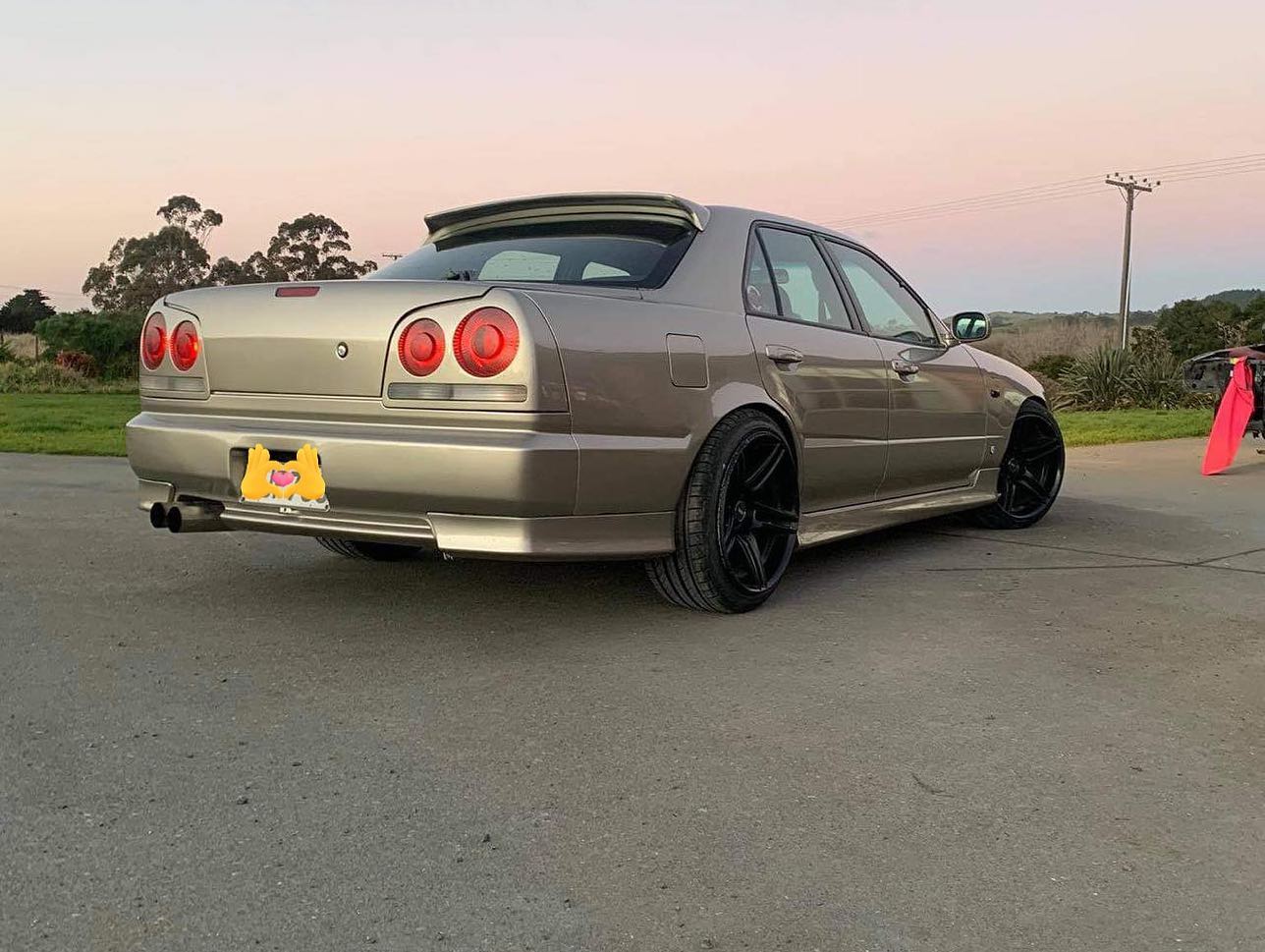 R34 Sedan Aero Skirts